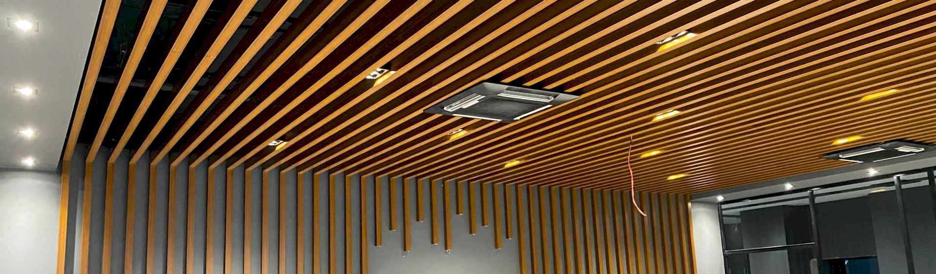 Baffle Tavan ile Mekanlarda Modern Akustik Çözümler