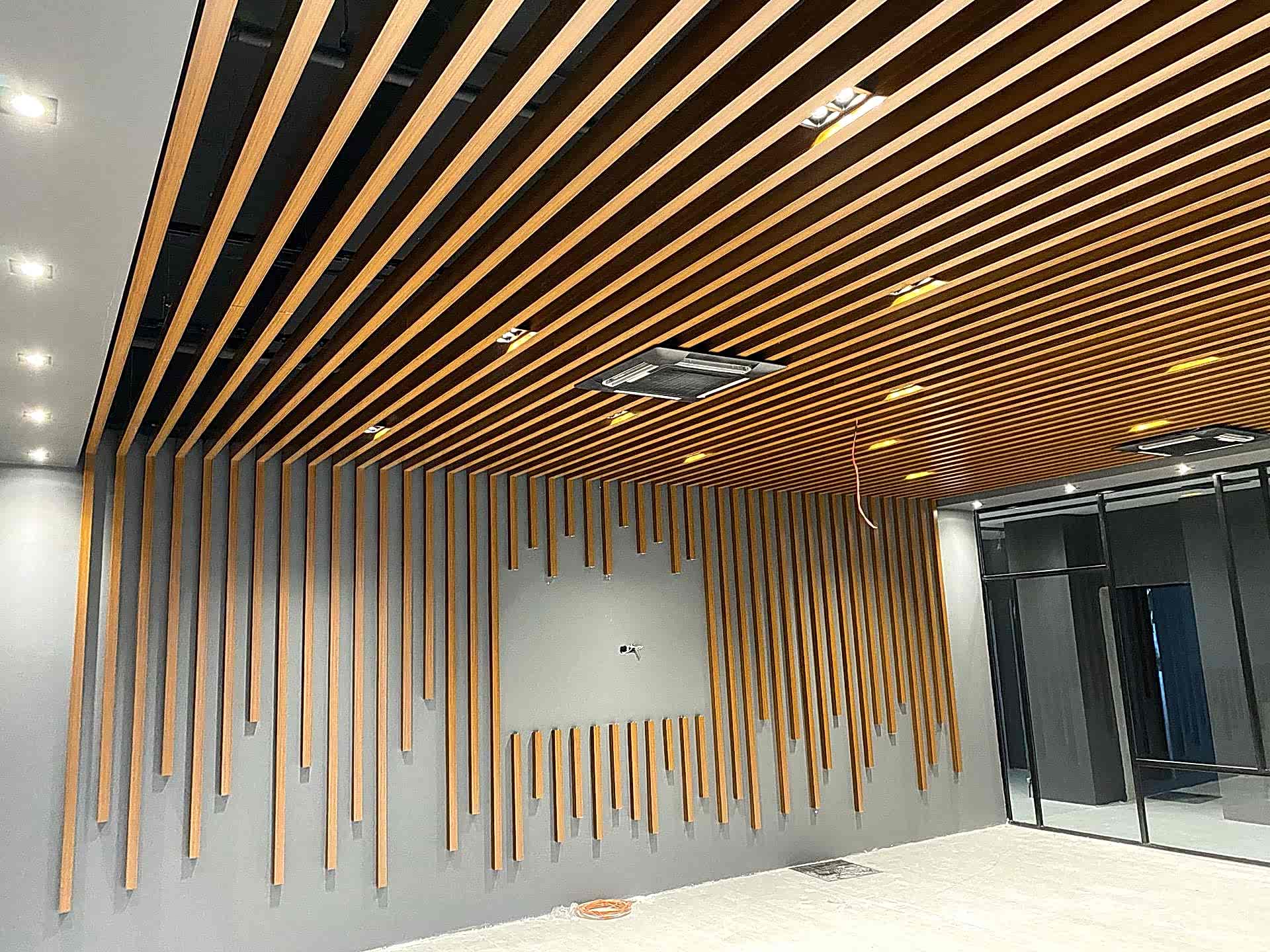 Baffle Tavan ile Mekanlarda Modern Akustik Çözümler