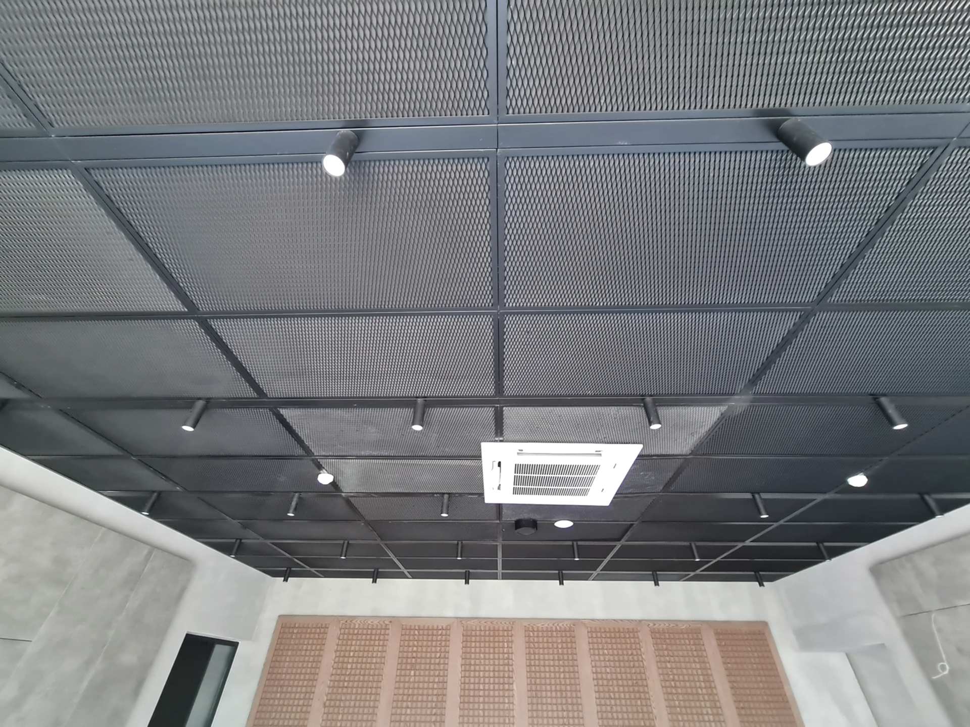 Mesh Asma Tavan ile Estetik ve Fonksiyonel Mekanlar