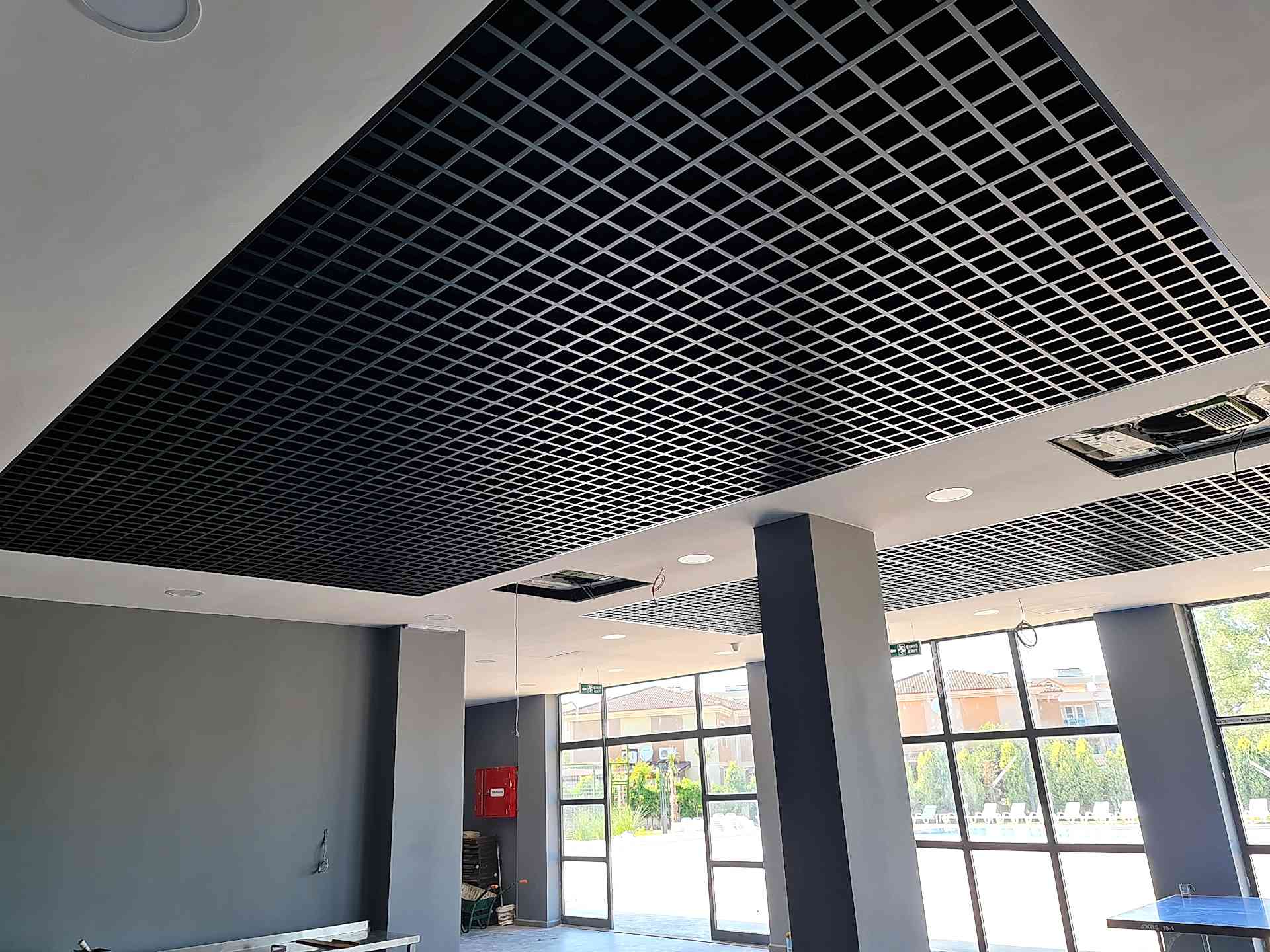 Petek Asma Tavan ile Mekanlarda Şıklık ve Fonksiyonellik